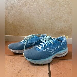 Roxy Women’s Sneakers Size 10